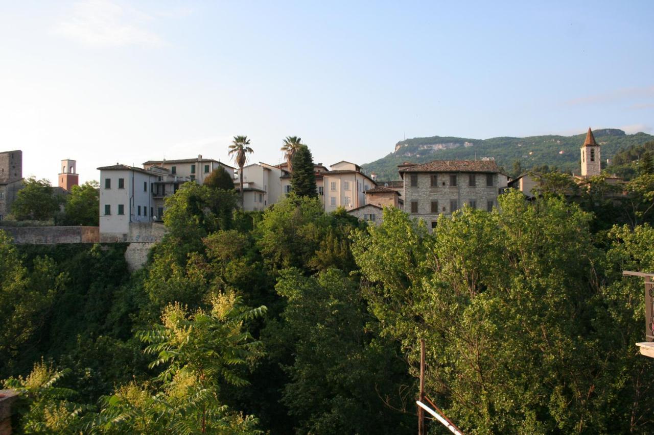 Mini Appartamento "Il Nido Del Picchio" อัสโกลีปิเชโน ภายนอก รูปภาพ