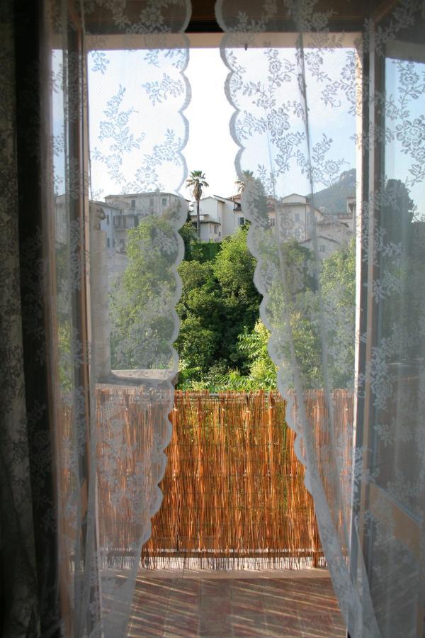 Mini Appartamento "Il Nido Del Picchio" อัสโกลีปิเชโน ภายนอก รูปภาพ