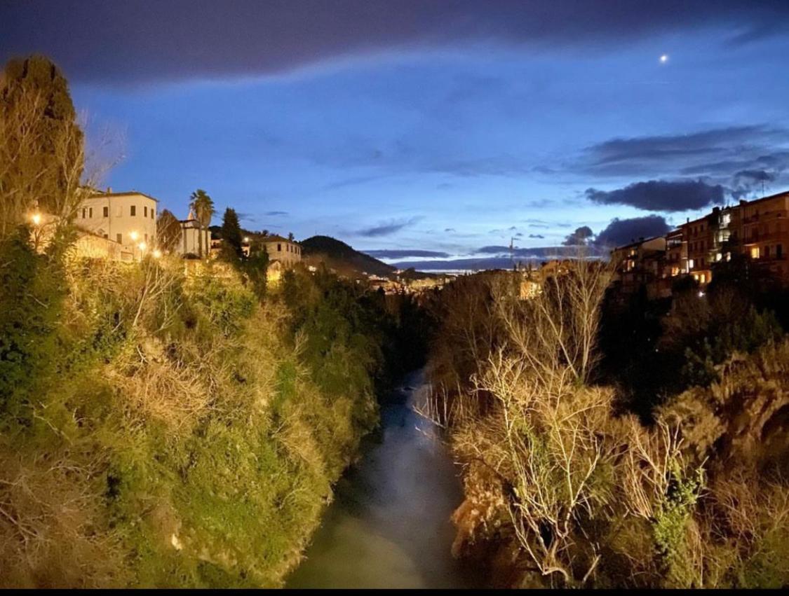 Mini Appartamento "Il Nido Del Picchio" อัสโกลีปิเชโน ภายนอก รูปภาพ